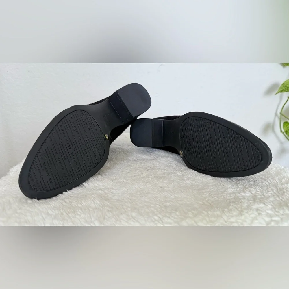 ALEX MARIE Black ankle Suede Leather Booties – Size 8